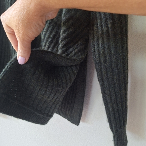 Vince Wool Blend Asymmetric  Ribbed Dark Green Oversized Sweater Womens Size XS - Picture 4 of 8
